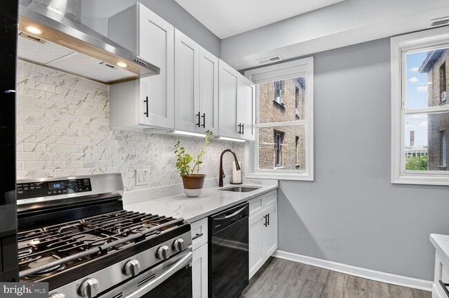 Building Photo - 4120 14th St NW Unit 33