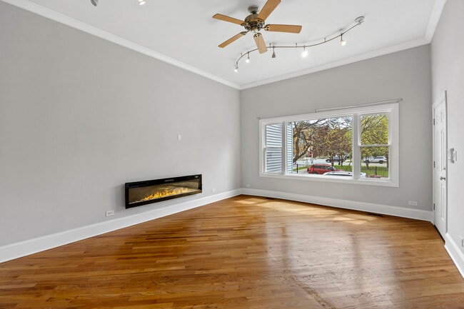 Photo - 2536 W Logan Blvd Unidad 1