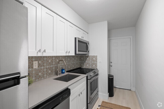 2BR, 2BA - 700SF - Kitchen