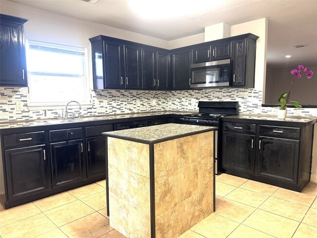 Photo - 8915 Canton Park Ln