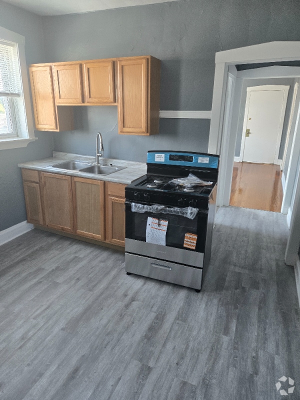 Building Photo - 8936 S Ashland Ave Rental