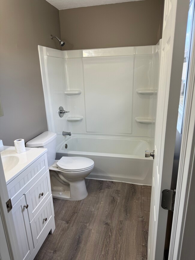 Photo - 1881 Lakeview Dr