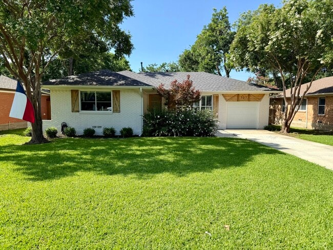 Building Photo - 707 Dumont Dr Rental