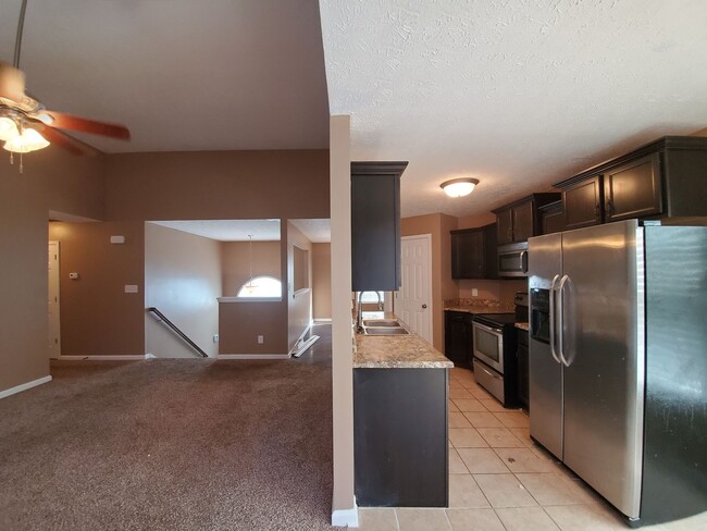 Photo - 5 Bedrooms 3 Bathroom Split Foyer