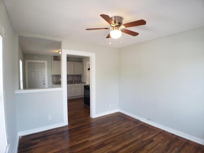 Photo - 205 W Lambert St