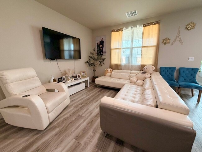 Photo - 6400 Bluebell Dr