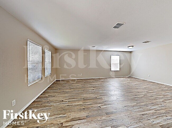 Photo - 2801 Spencer Cir