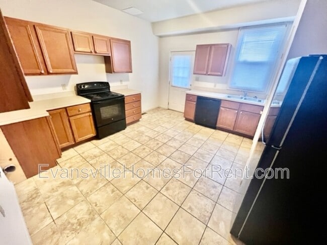 Photo - 27 W Franklin St