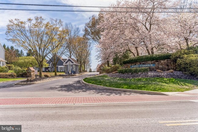 Photo - 102 Whistling Swan Ln