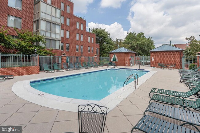 Pool - 1045 N Utah St Unit 707