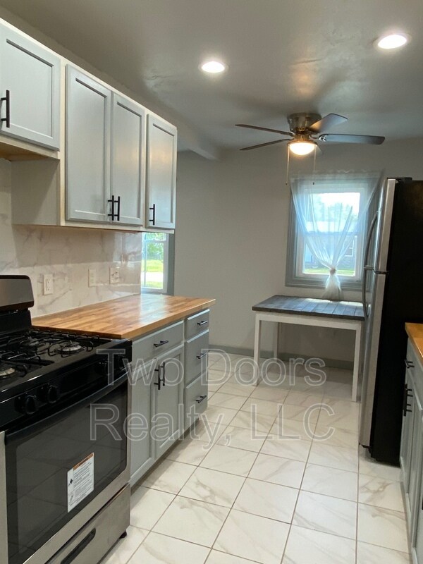 Photo - 315 W Lilac Ln