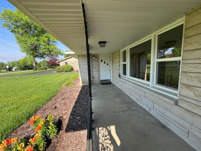 Photo - Home with Paradise Setting in Backyard! Available July 2026!! $2,500 Monthly!