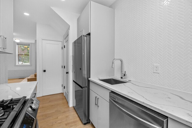 Photo - 88 Chelsea St Unit 86 Chelsea Street