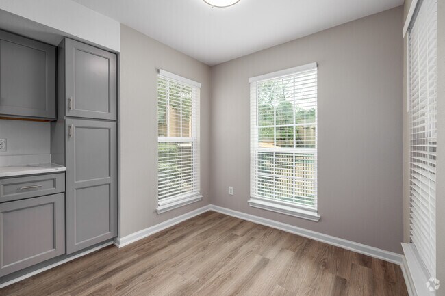 1BR, 1BA - 683SF - Dining Room