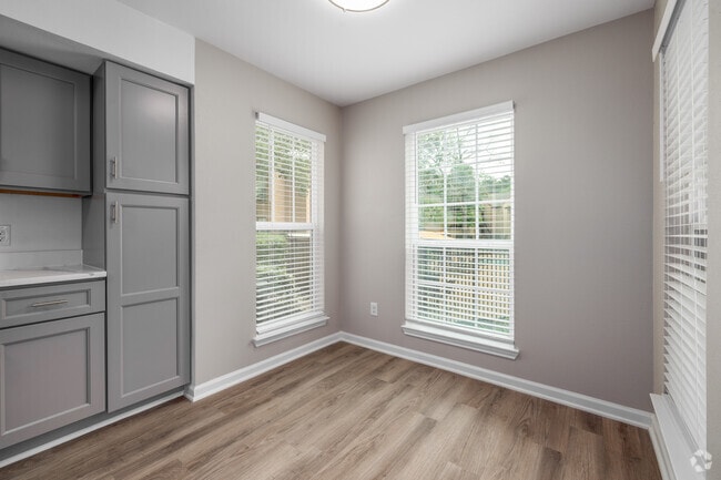 1BR, 1BA - 683SF - Dining Room - Forest Creek Apartments
