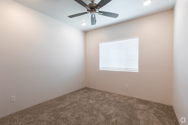 3HAB, 2BA - 1,280 ft²