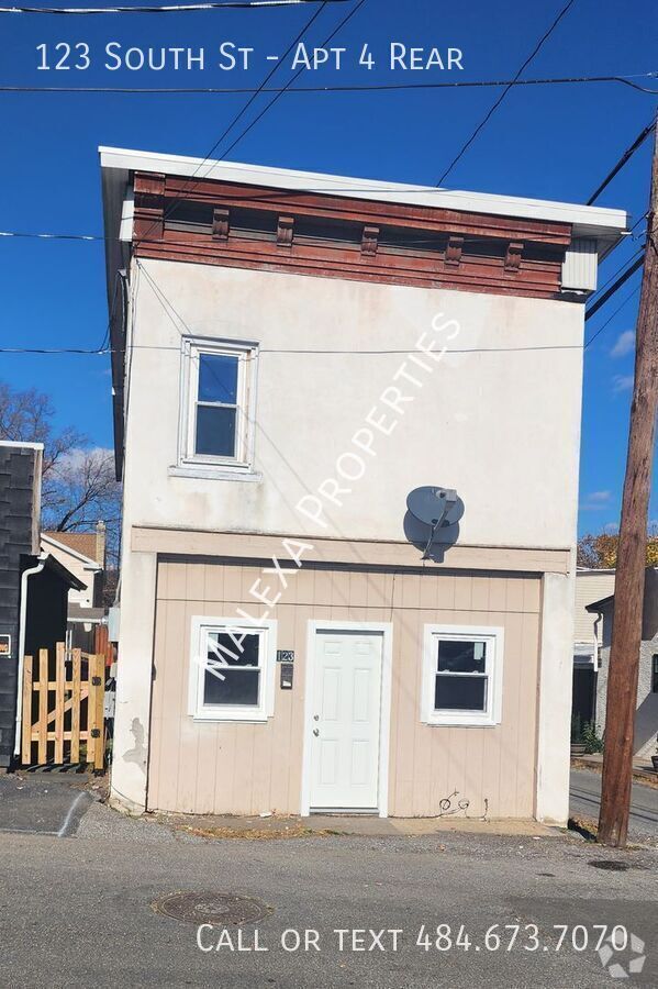 Building Photo - Cozy single family 3 bedroom 1 bathroom home Unit Apt 4 Rear