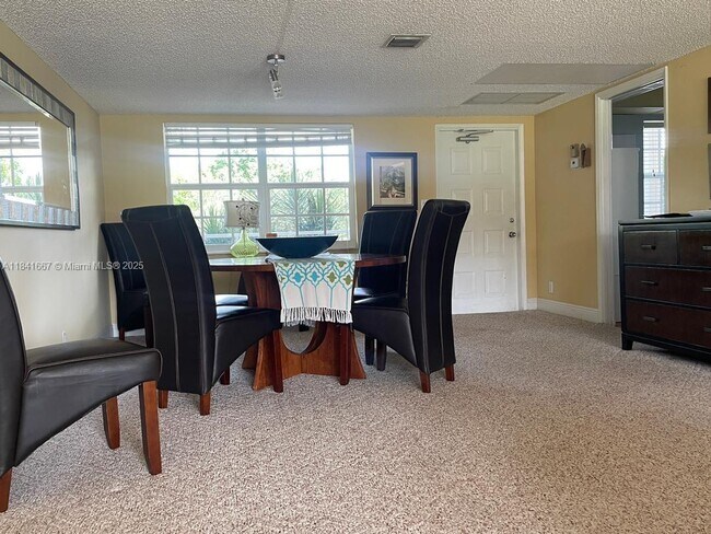 Photo - 555 Oaks Ln Unit 203