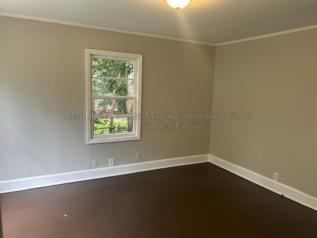 Photo - 135 Lang St