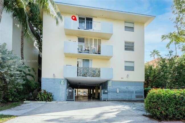 Building Photo - 915 Jefferson Ave Unit 4A