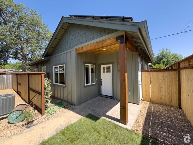 Building Photo - ChestnutStreet1439 Unit #2 Rental