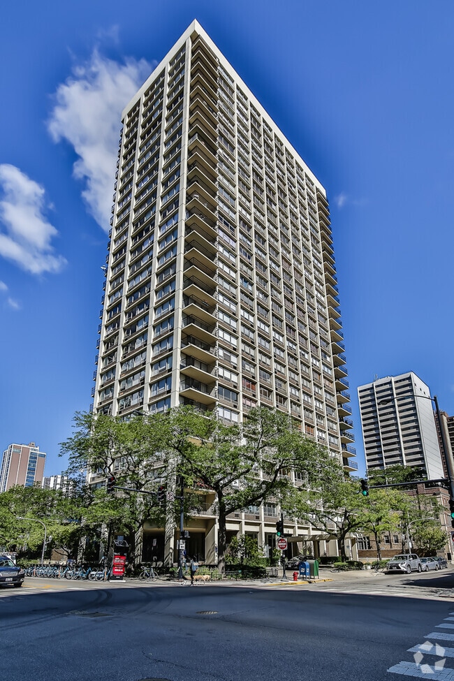 Building Photo - 88 W Schiller St Unit 907L Rental