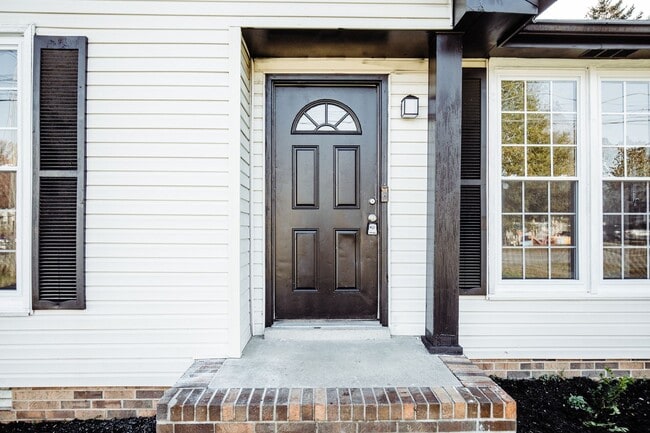 Photo - 553 Lorie Ln