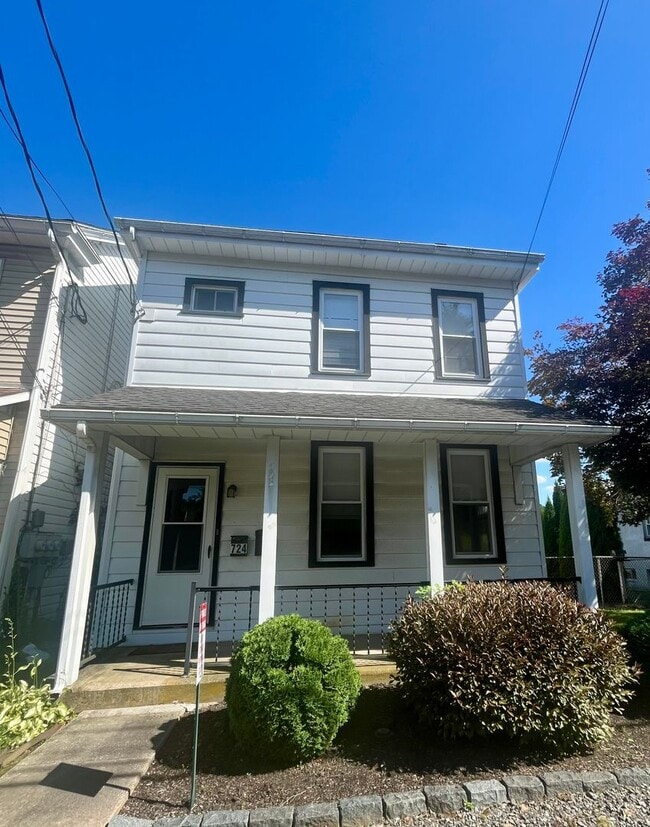 Building Photo - Available Now! 3 Bed, 1 Bath in Boyertown
