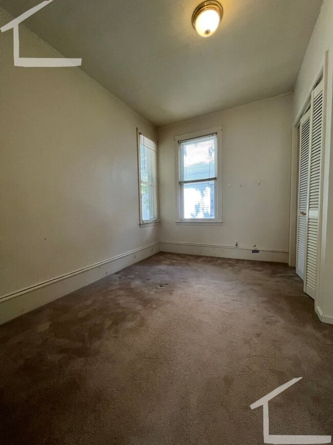 Photo - Nice, large 2 bed unit in Cambridge at a steal of a price!
