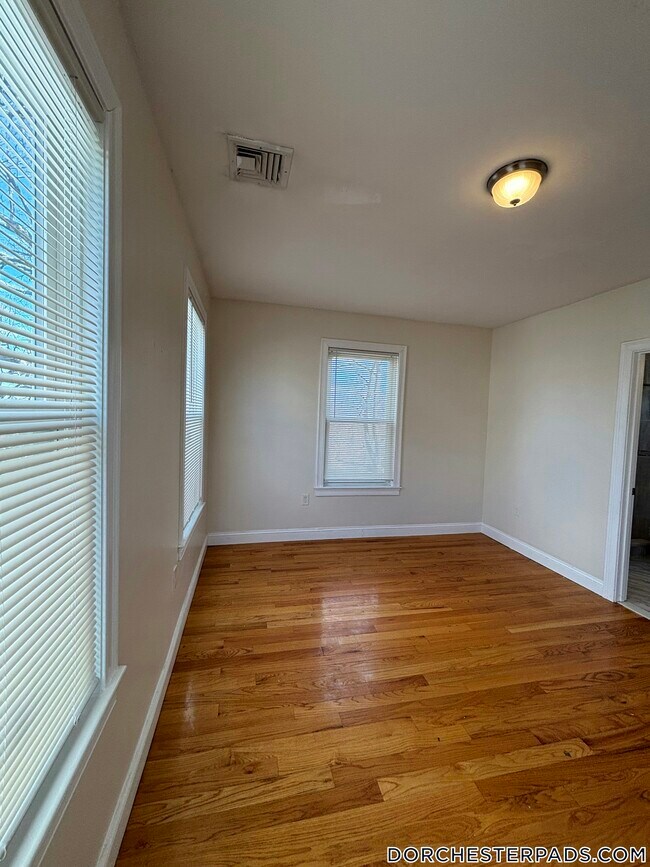 Photo - 9 Nottingham St Unit 1