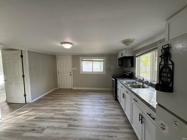 Photo - 800 Clark St