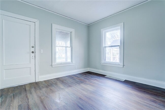 Photo - 461 Parsells Ave