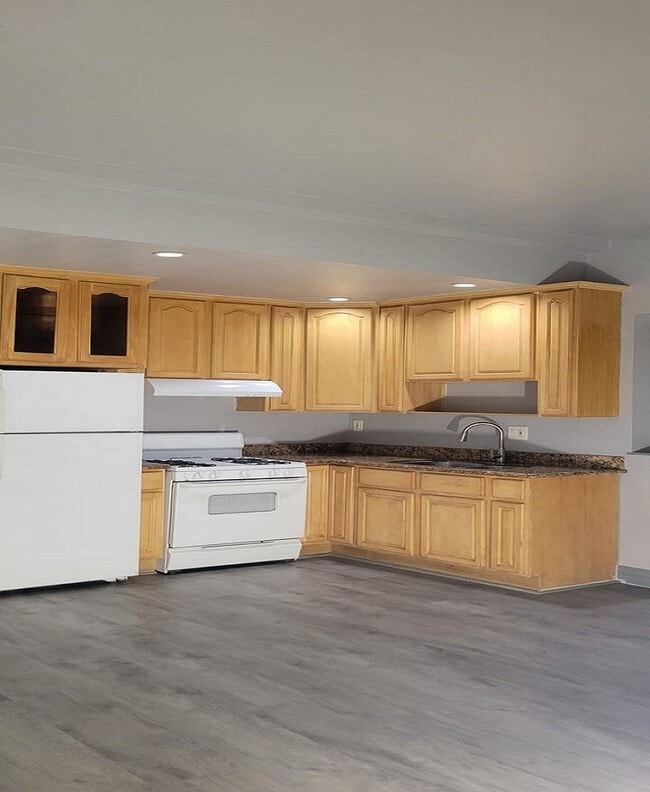 Building Photo - 435 C St Unit 3