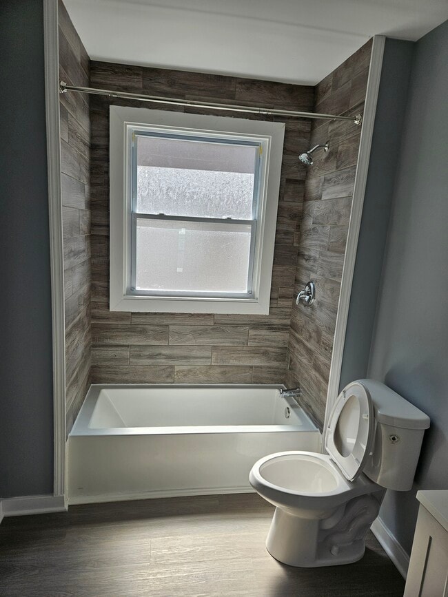 Photo - 1302 W 116th St Unit 2nd Fl