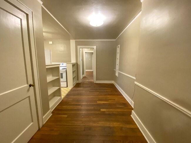 Photo - 1 bedroom, living dining den near Central and Highland