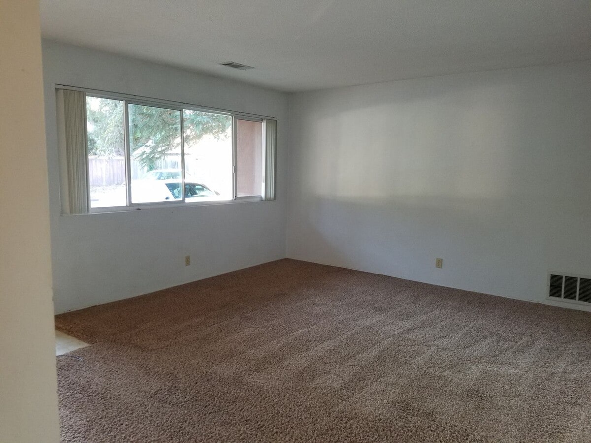 3bd/2ba House w/ Large Backyard, Available August 7, 2026 - 3bd/2ba House w/ Large Backyard, Available August 7, 2026