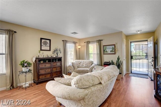 Photo - 181 White Butte St