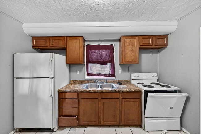 Photo - 3220 Vermont Pl
