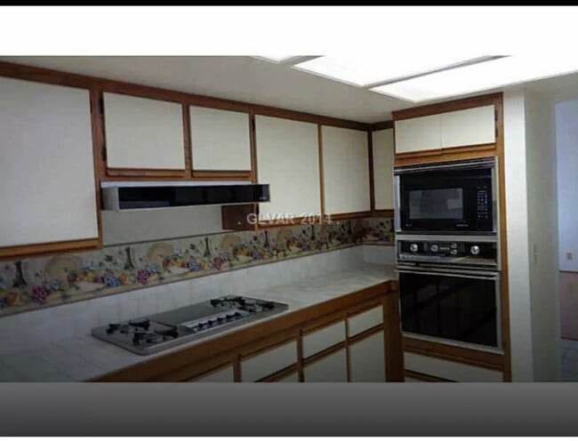 Photo - 3115 La Mancha Way