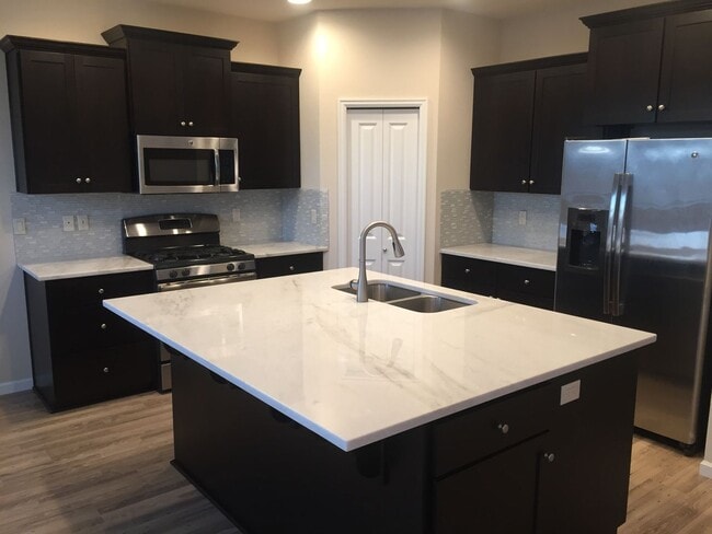 Photo - 2896 Northwest San Pedro Avenue