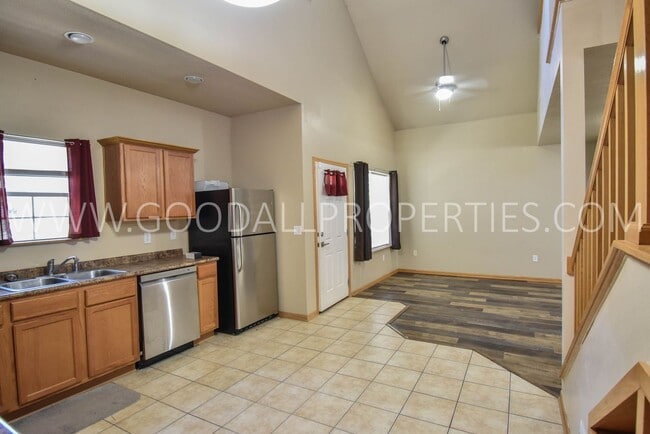 Photo - 3 Bedroom, 2.5 Bath 1 1/2 story first floor master suite -Townhome in Urbandale