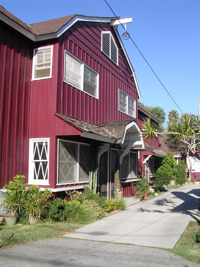 Apartment Building (4 units) - 4111 Wade St Unit Apt D