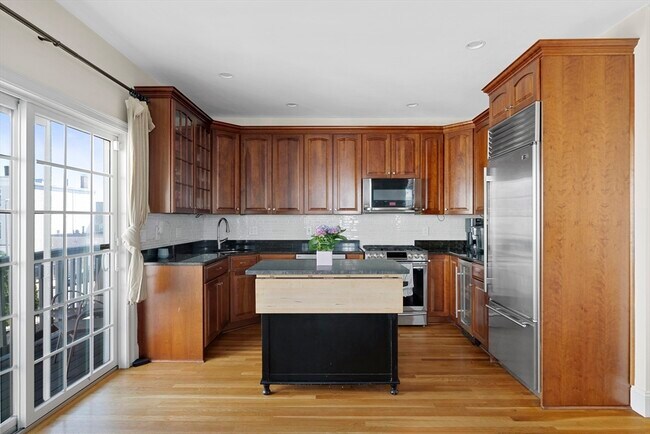 Photo - 402 E 3rd St
