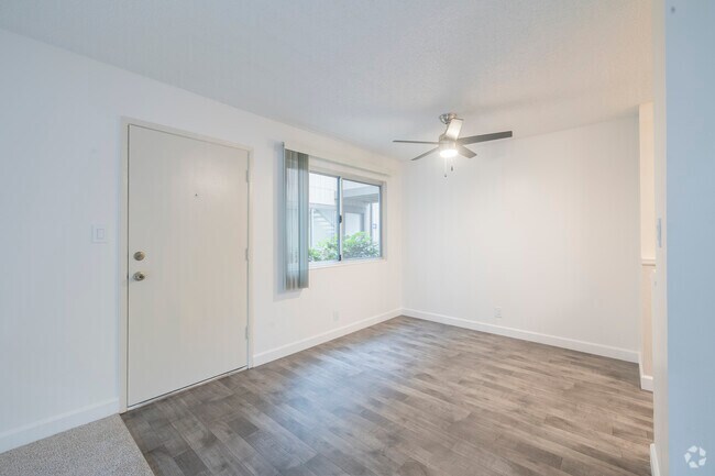 1BR, 1BA - 660SF - Entrance