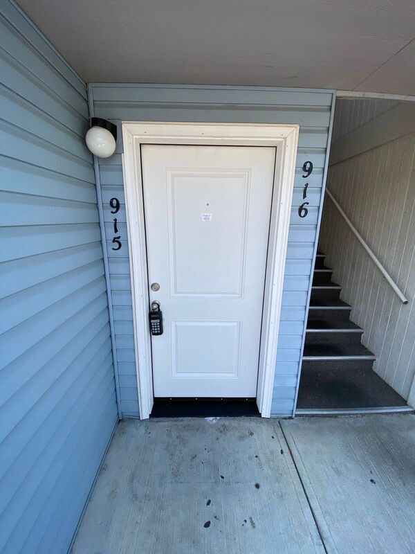 Photo - 915 Bryan Ct NE