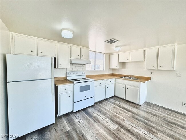 Building Photo - 922 N 1st St Unit D Rental