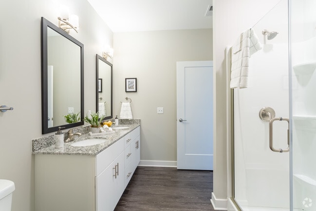 1BR,1BA,751SF