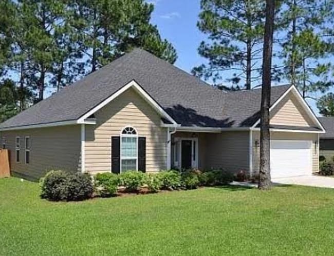 Building Photo - Spacious 4BR Home with Fireplace, Screened Porch & Privacy-Fenced Yard