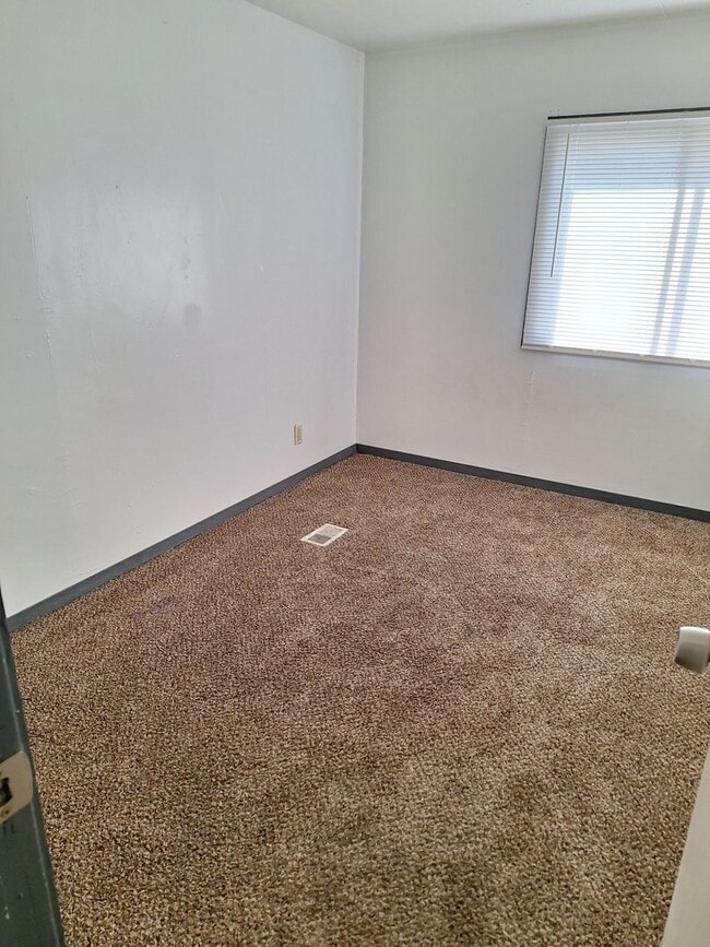 Photo - 2903 NE Riverside Ave