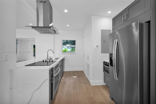 Photo - 742 NE 81st St